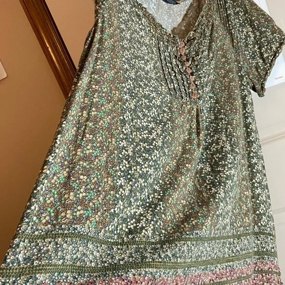 Faded glory sz-12/14, pheasant top- subtle colors, faux buttons, pleated bodice - Picture 3 of 16